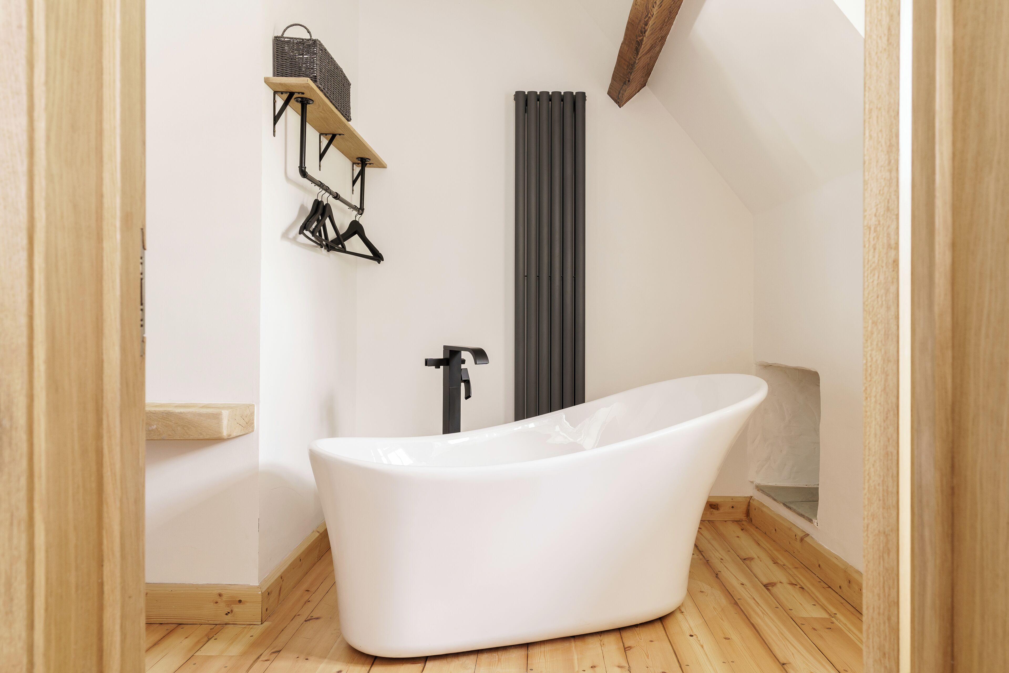 Chambre Double Deluxe, vue cour intérieure | Salle de bain