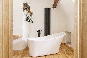 Deluxe Double Room, Courtyard View | Bathroom | Hair dryer, towels, soap, shampoo