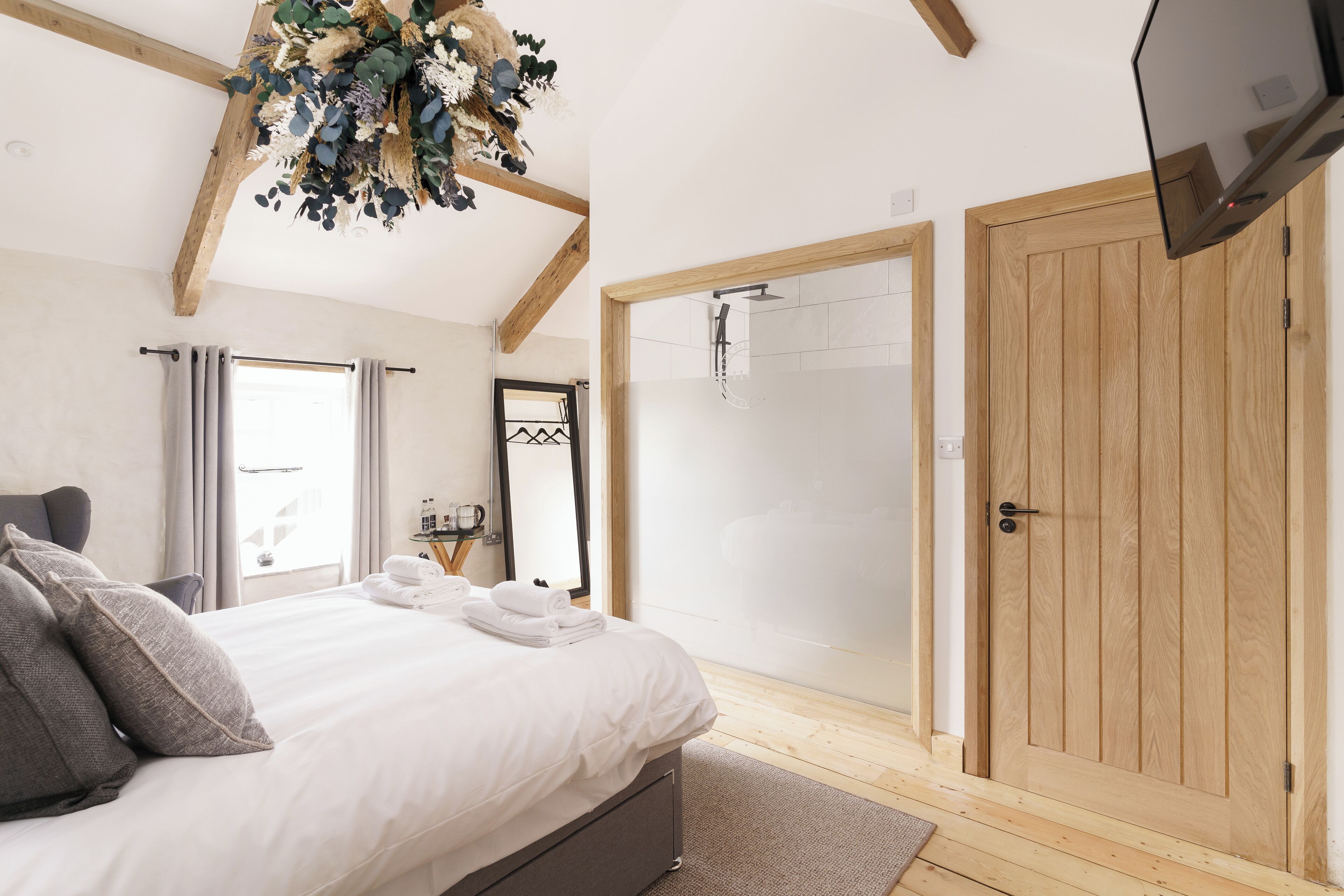 Deluxe Double Room | Iron/ironing board