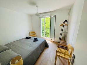 Bügeleisen/Bügelbrett, kostenloses WLAN, Bettwäsche