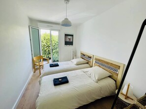 2 bedrooms, iron/ironing board, free WiFi, bed sheets