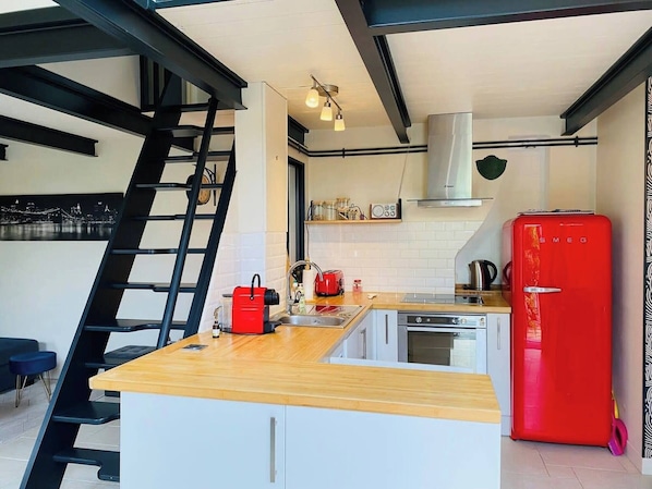 Fridge, microwave, oven, dishwasher