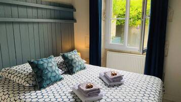 3 slaapkamers, een strijkplank/strijkijzer, gratis wifi, beddengoed