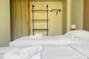 3 quartos, ferros/tábuas de passar roupa, berço de viagem