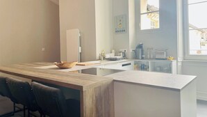 茶具/咖啡用具、冰箱、微波炉、烤箱