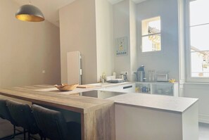 Réfrigérateur, micro-ondes, four, lave-vaisselle