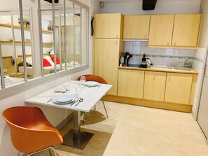 Kühlschrank, Mikrowelle, Geschirrspüler