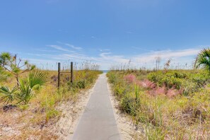 Apartment (1 Bedroom) | Interior - Oceanfront Condo! Breakers 210 w/ Sunrise Views (Hilton Head Island)
