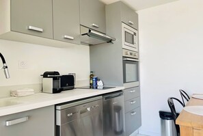 Réfrigérateur, micro-ondes, four, lave-vaisselle