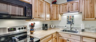 'the Mountain Chalet' - Free Ski Shuttle to Lifts!