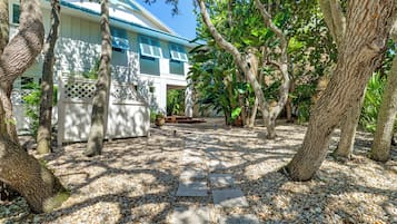 House (4 Bedrooms) | Front of property