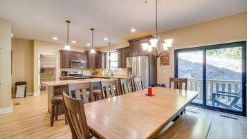 House (6 Bedrooms) | Interior