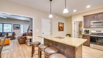 House (6 Bedrooms) | Interior