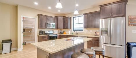 House (6 Bedrooms) | Interior