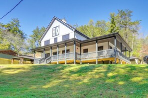 House (6 Bedrooms) | Front of property - Walk to Dollywood! Cabin w/ Pool, Arcade, Gym (Pigeon Forge)