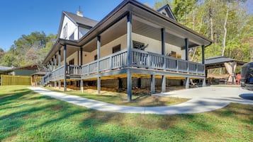 House (6 Bedrooms) | Interior