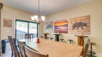 House (6 Bedrooms) | Interior