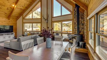 House (5 Bedrooms) | Interior