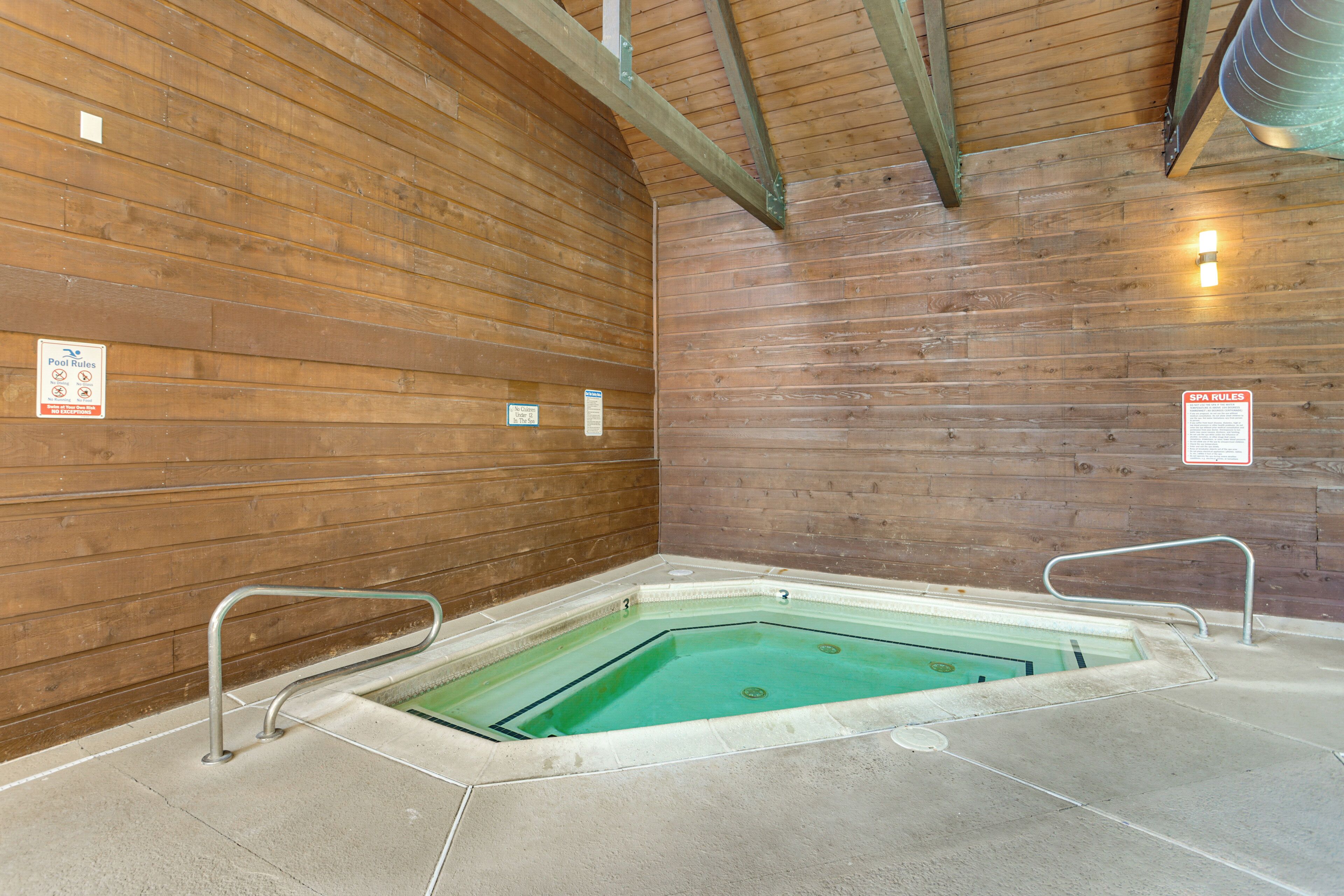 House (5 Bedrooms) | Interior