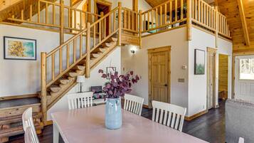 House (5 Bedrooms) | Interior