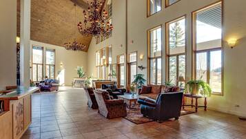 House (5 Bedrooms) | Interior