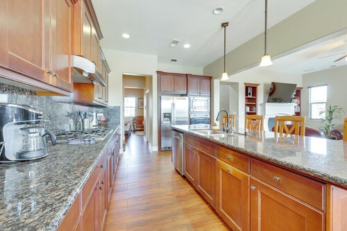 Outdoor Oasis w/ Fire Pit: Pet-friendly Fresno Gem