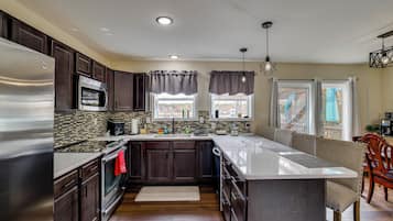 House (4 Bedrooms) | Interior