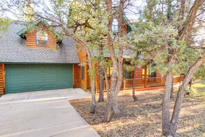 House (5 Bedrooms) | Interior - Great for Gatherings! Family Cabin in Lakeside (Lakeside)