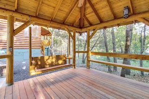 Interior - Great for Gatherings! Family Cabin in Lakeside (Lakeside)