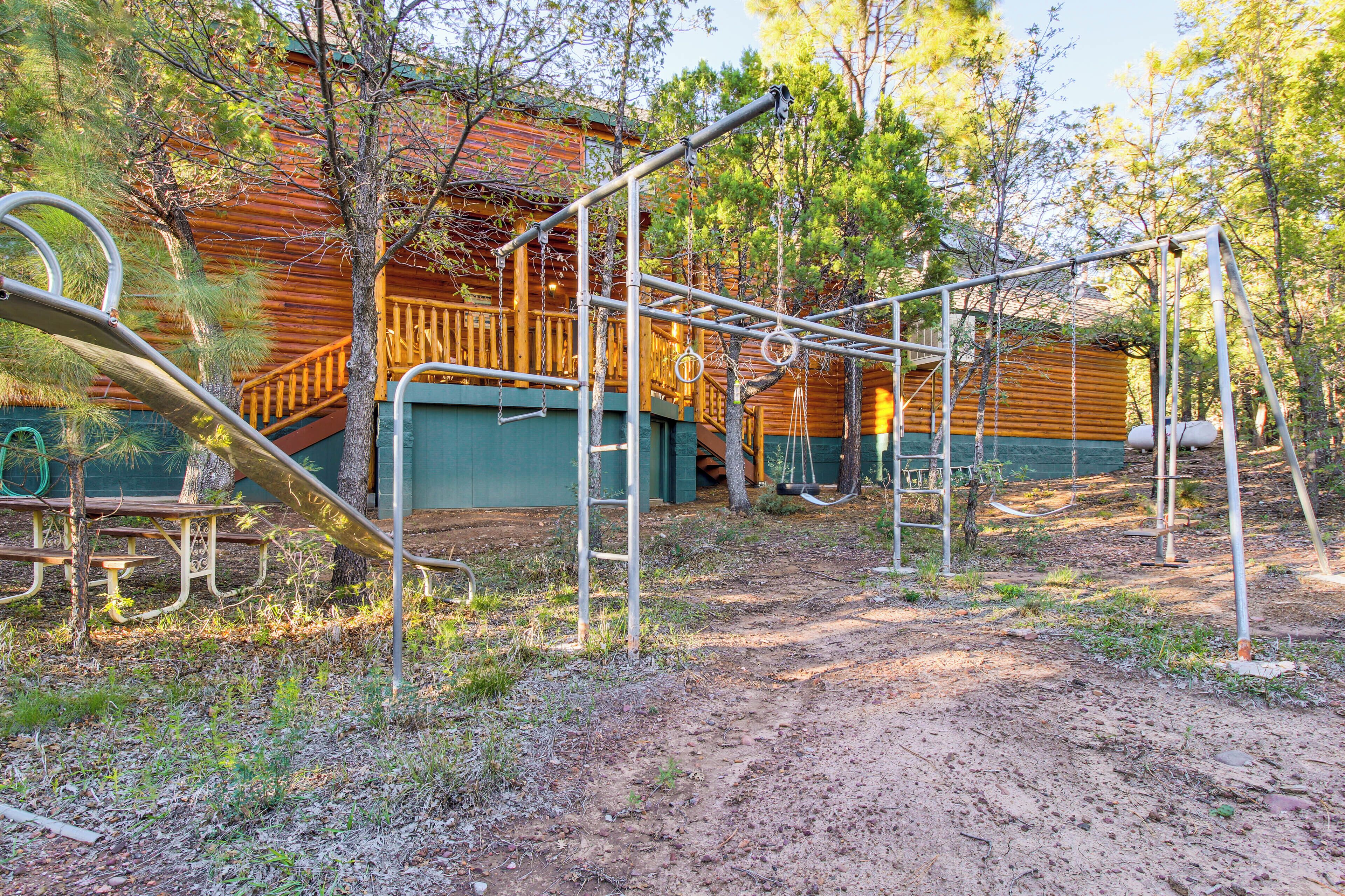 House (5 Bedrooms) | Interior