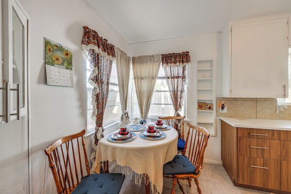 House (2 Bedrooms) | Interior