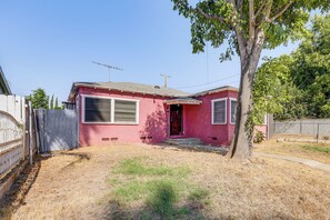 House (2 Bedrooms) | Interior - High Walkability! Extended Stay in Riverside (Riverside)