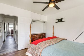 House (2 Bedrooms) | Interior - High Walkability! Extended Stay in Riverside (Riverside)