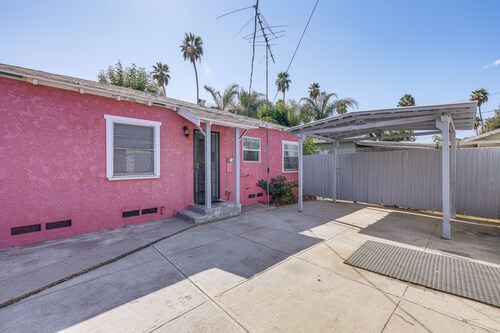 High Walkability! Extended Stay in Riverside