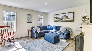 House (3 Bedrooms) | Interior