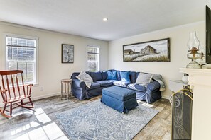 House (3 Bedrooms) | Interior - 8 Mi to Jiminy Peak Resort: Mtn-view Home w/ Deck (Stephentown)