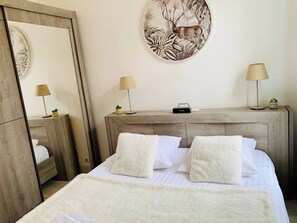 1 bedroom, iron/ironing board, travel cot, free WiFi