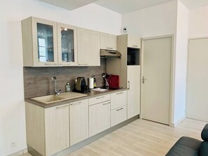 Fridge, microwave, dishwasher, coffee/tea maker