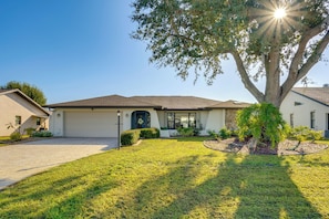 House (3 Bedrooms) | Interior - Private Pool! Lakefront Paradise in Port Charlotte (Port Charlotte)