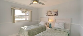 Heated Pool! Lake House Paradise in Port Charlotte