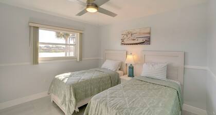 Heated Pool! Lake House Paradise in Port Charlotte