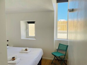 Bügeleisen/Bügelbrett, Reisekinderbett, kostenloses WLAN, Bettwäsche