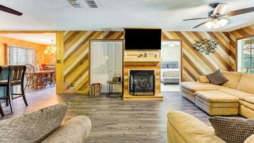 House (3 Bedrooms) | Interior