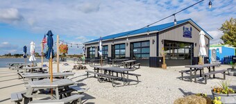 Walk to Lagoon Saloon! Chic Home on Nugent's Canal