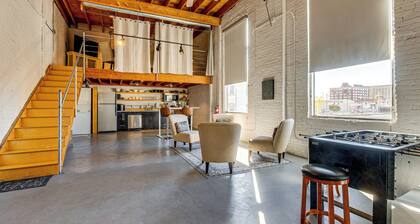 Walk to Huntington Center: 5,000-sq-ft Dtwn Apt