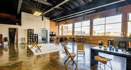 Walk to Huntington Center: 5,000-sq-ft Dtwn Apt