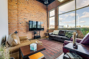 Interior - Walk to Huntington Center: 5,000-sq-ft Dtwn Apt (Toledo)