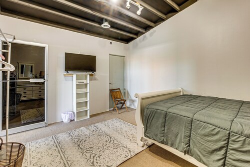 Walk to Huntington Center: 5,000-sq-ft Dtwn Apt