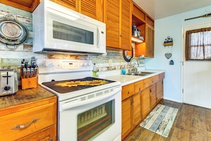 House (2 Bedrooms) | Interior - Hike & Fish: Family Escape w/ Fire Pit in Heber! (Heber)