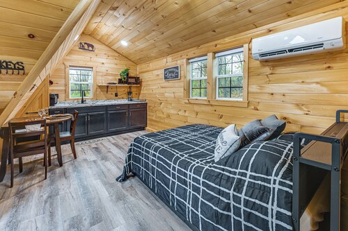 5 Mi to Wine Trails: Finger Lakes Tiny Home